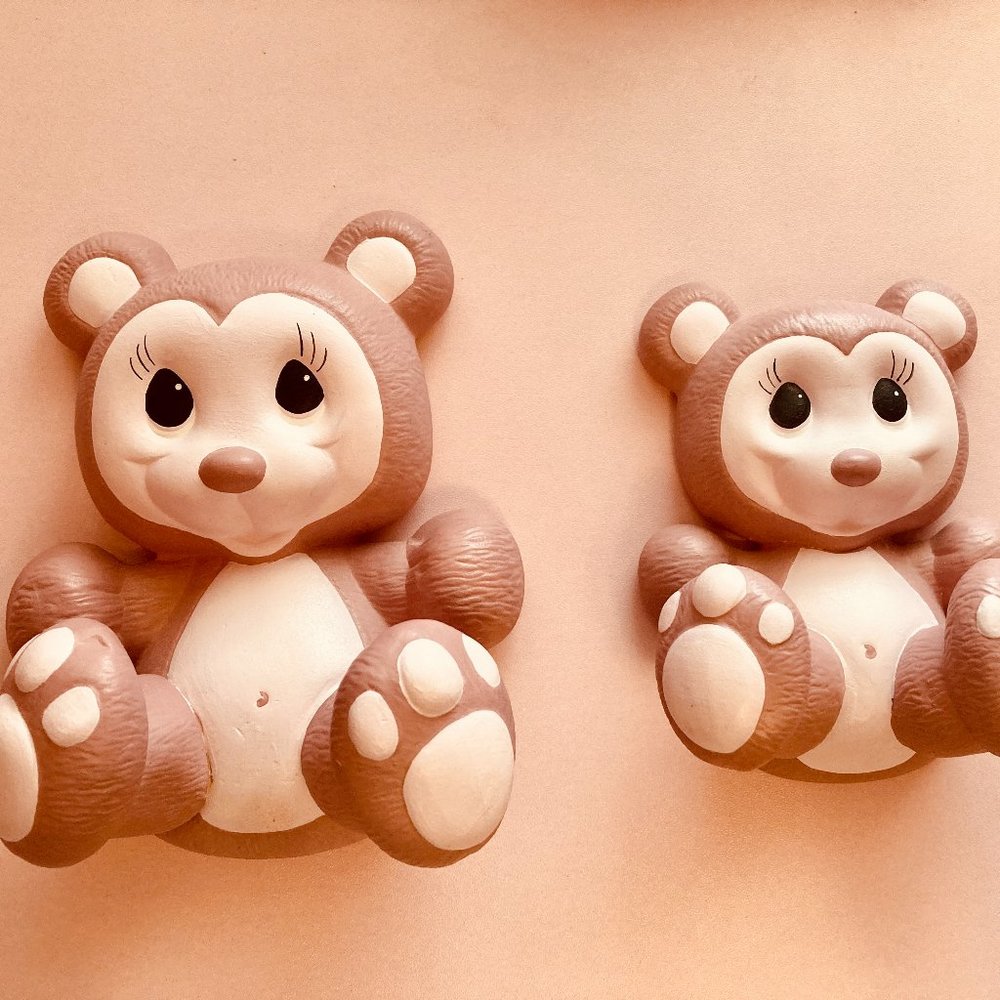 Vintage 90's chalkware 3D teddy bear wall hanging